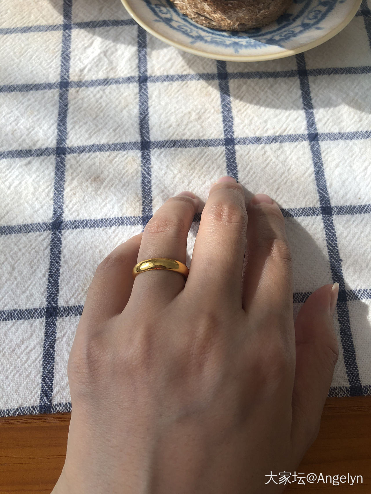 为什么右手戴银左手戴金,左手戴金右手戴银的讲究 为什么右手戴银左手戴金,左手戴金右手戴银的讲究